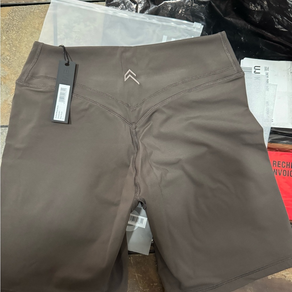 Oner Active Deep Taupe Unified Wrap Shorts 6” LARGE NWT - Picture 3 of 4